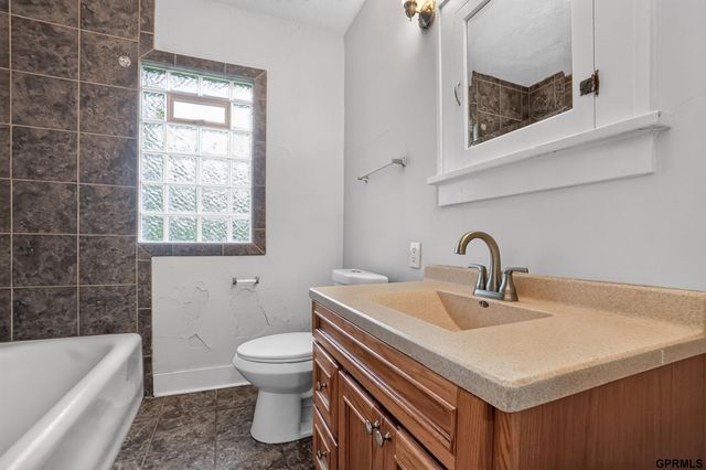 2724 Whitmore Street, Omaha, NE 68112