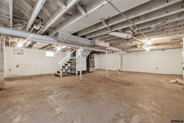 2724 Whitmore Street, Omaha, NE 68112