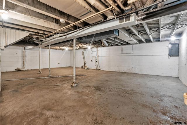 2724 Whitmore Street, Omaha, NE 68112