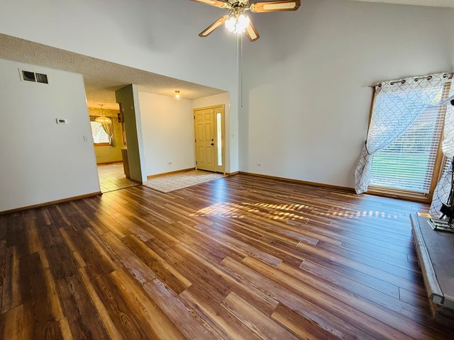 1209 Lakewood Drive D, Morris, IL 60450