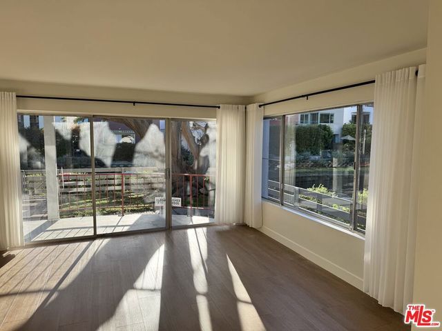 2300 Grand Canal, Venice, CA 90291