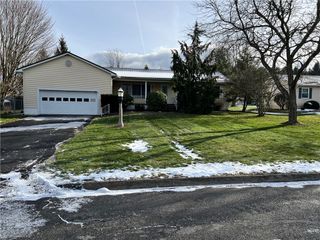 6 Southridge Rd, Hempfield Twp, PA 16125