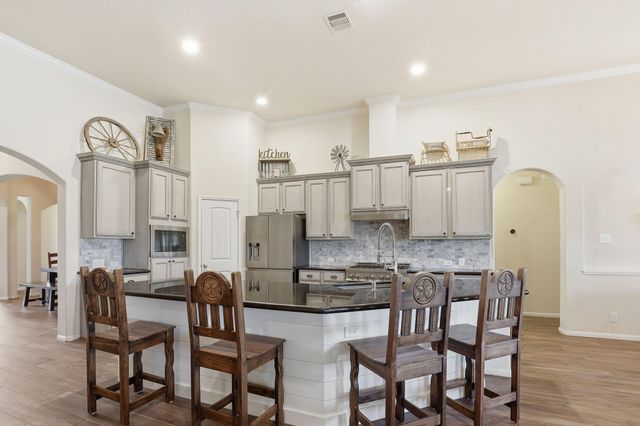 4115 Broadmoor Drive, Mont Belvieu, TX 77523