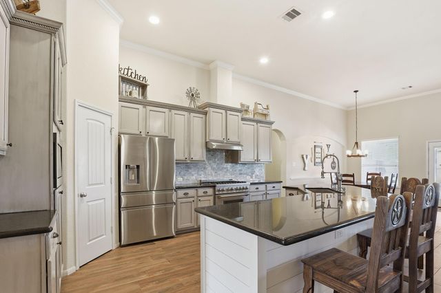 4115 Broadmoor Drive, Mont Belvieu, TX 77523