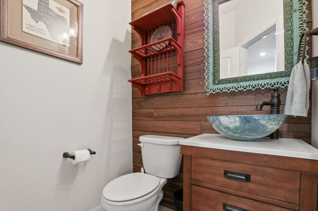 4115 Broadmoor Drive, Mont Belvieu, TX 77523