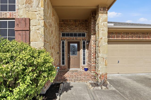 4115 Broadmoor Drive, Mont Belvieu, TX 77523