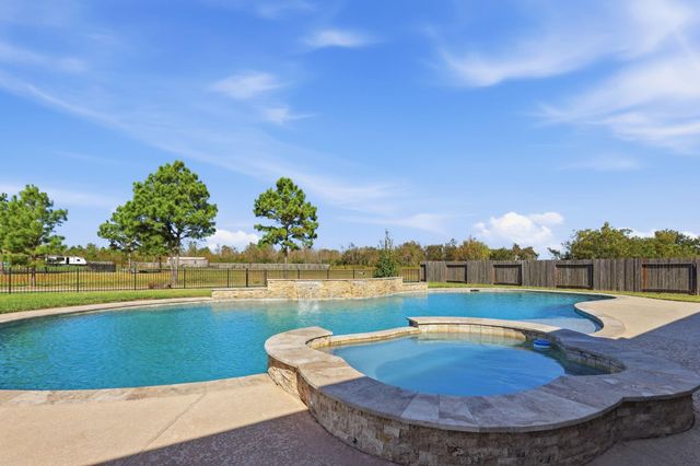 4115 Broadmoor Drive, Mont Belvieu, TX 77523