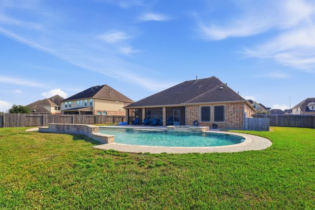 4115 Broadmoor Drive, Mont Belvieu, TX 77523