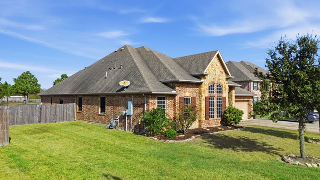 4115 Broadmoor Drive, Mont Belvieu, TX 77523