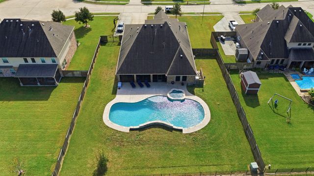 4115 Broadmoor Drive, Mont Belvieu, TX 77523