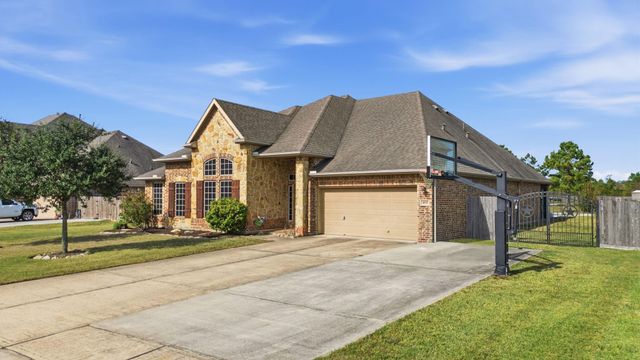 4115 Broadmoor Drive, Mont Belvieu, TX 77523