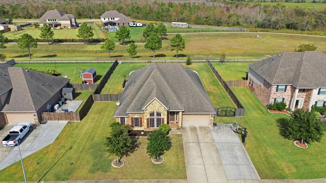 4115 Broadmoor Drive, Mont Belvieu, TX 77523