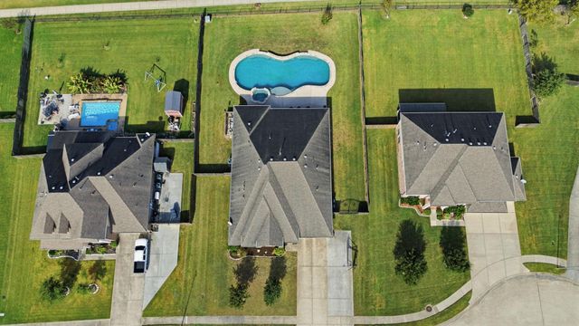 4115 Broadmoor Drive, Mont Belvieu, TX 77523