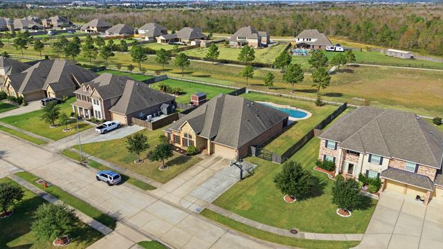 4115 Broadmoor Drive, Mont Belvieu, TX 77523