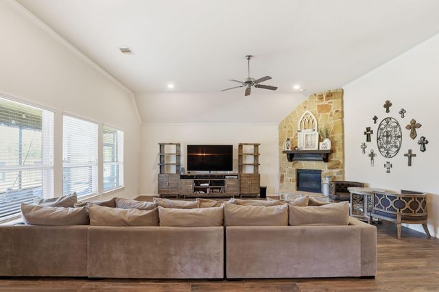 4115 Broadmoor Drive, Mont Belvieu, TX 77523