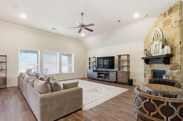 4115 Broadmoor Drive, Mont Belvieu, TX 77523