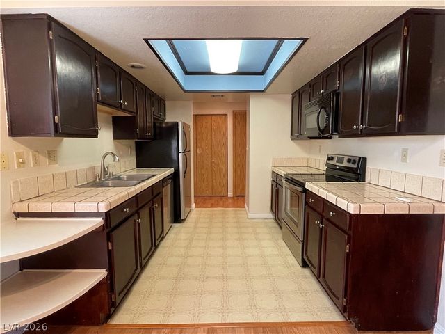 4111 Sanderling Circle 354, Las Vegas, NV 89103