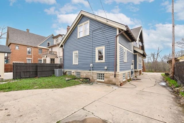1717 N 47th STREET, Milwaukee, WI 53208