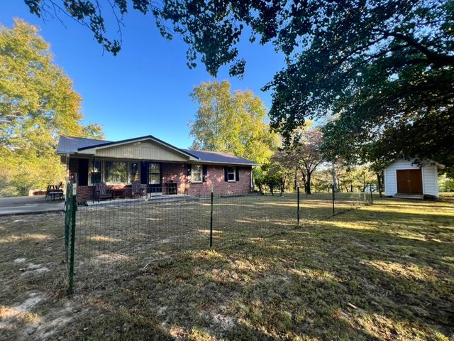 948 N Brace Rd, Summertown, TN 38483