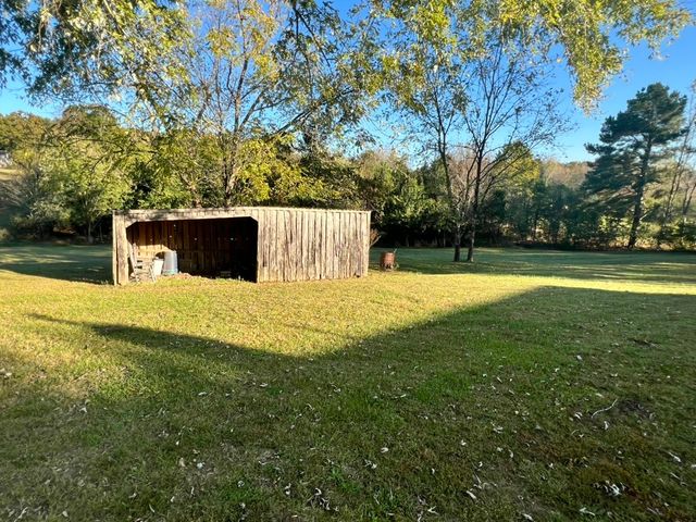 948 N Brace Rd, Summertown, TN 38483