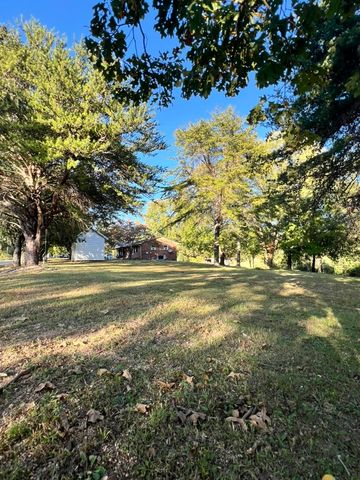 948 N Brace Rd, Summertown, TN 38483