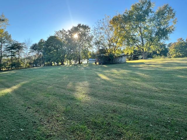 948 N Brace Rd, Summertown, TN 38483