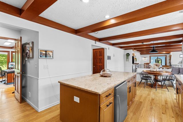 9220 Creekwood Lake Trail, Grand Blanc, MI 48439
