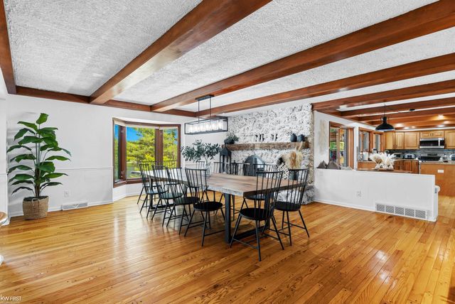 9220 Creekwood Lake Trail, Grand Blanc, MI 48439