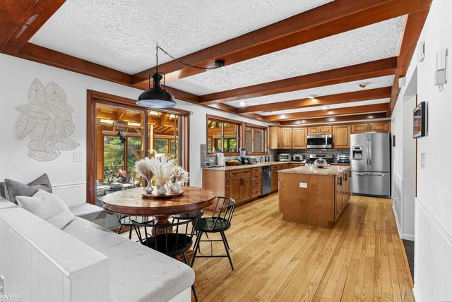 9220 Creekwood Lake Trail, Grand Blanc, MI 48439