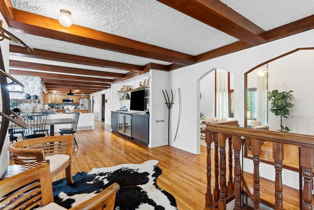 9220 Creekwood Lake Trail, Grand Blanc, MI 48439
