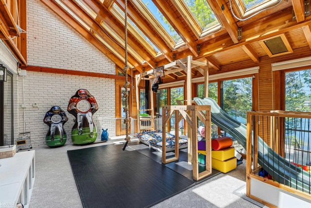 9220 Creekwood Lake Trail, Grand Blanc, MI 48439