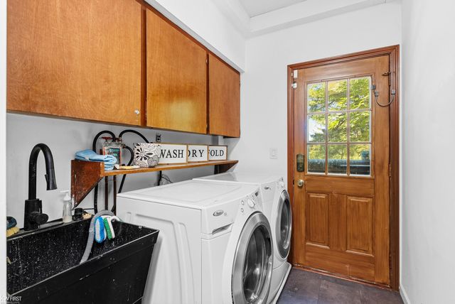 9220 Creekwood Lake Trail, Grand Blanc, MI 48439