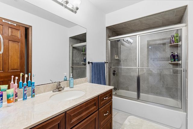 9220 Creekwood Lake Trail, Grand Blanc, MI 48439