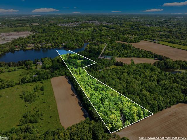 9220 Creekwood Lake Trail, Grand Blanc, MI 48439