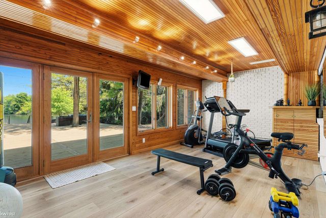 9220 Creekwood Lake Trail, Grand Blanc, MI 48439