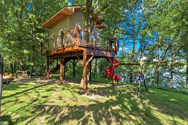 9220 Creekwood Lake Trail, Grand Blanc, MI 48439
