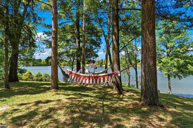9220 Creekwood Lake Trail, Grand Blanc, MI 48439