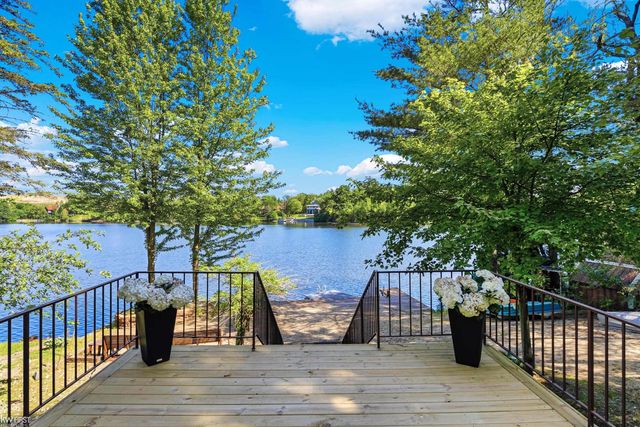 9220 Creekwood Lake Trail, Grand Blanc, MI 48439