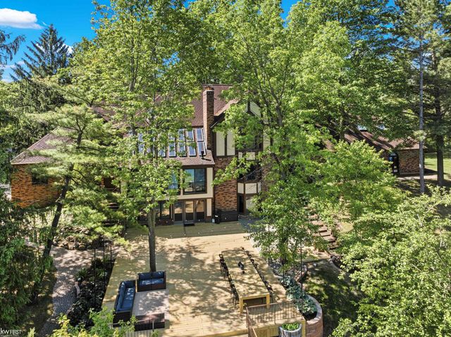 9220 Creekwood Lake Trail, Grand Blanc, MI 48439