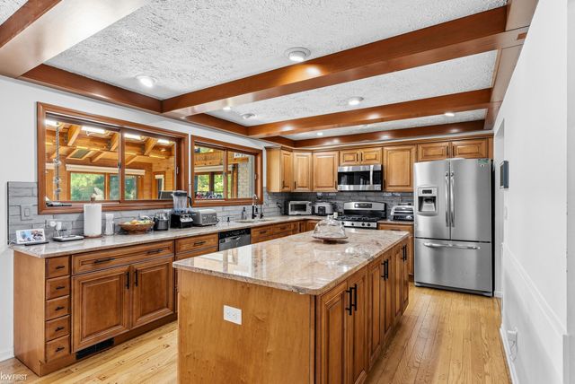 9220 Creekwood Lake Trail, Grand Blanc, MI 48439