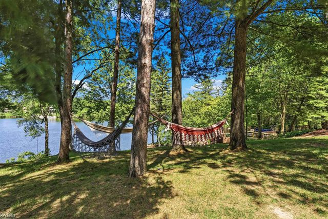 9220 Creekwood Lake Trail, Grand Blanc, MI 48439