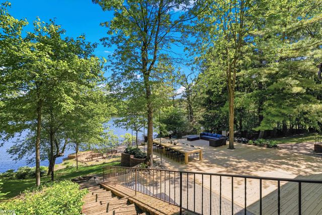 9220 Creekwood Lake Trail, Grand Blanc, MI 48439