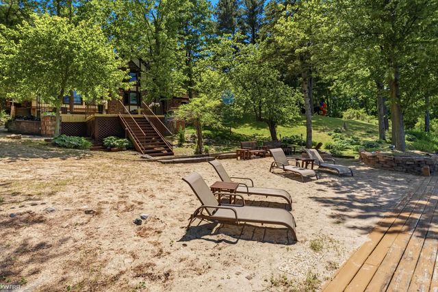 9220 Creekwood Lake Trail, Grand Blanc, MI 48439