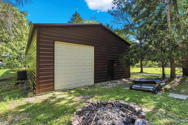 9220 Creekwood Lake Trail, Grand Blanc, MI 48439