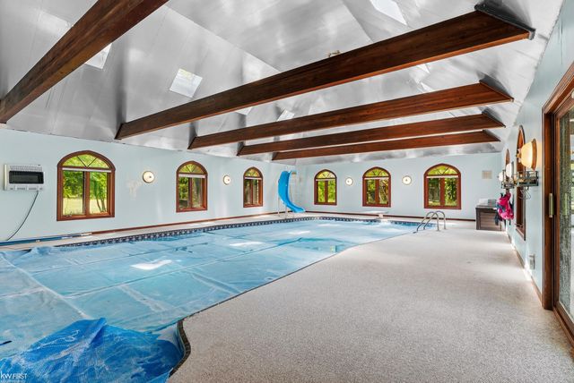 9220 Creekwood Lake Trail, Grand Blanc, MI 48439