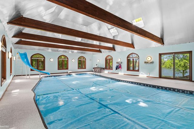 9220 Creekwood Lake Trail, Grand Blanc, MI 48439