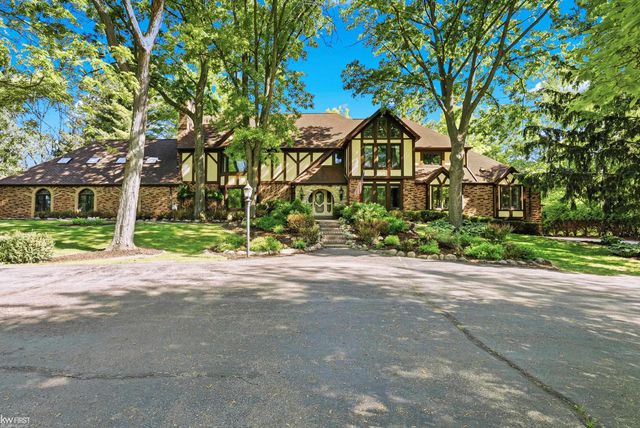 9220 Creekwood Lake Trail, Grand Blanc, MI 48439