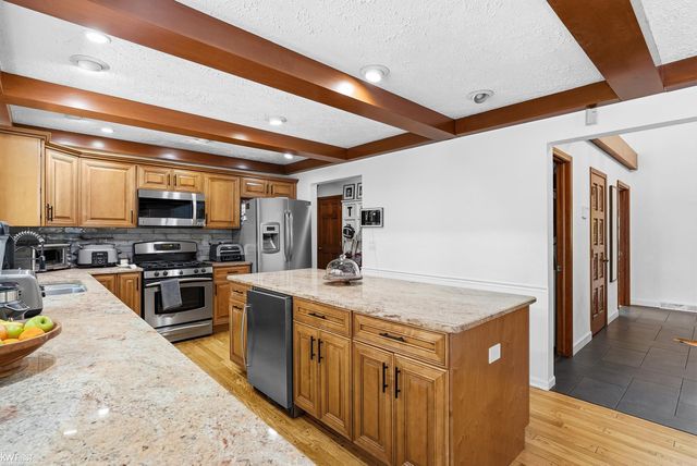 9220 Creekwood Lake Trail, Grand Blanc, MI 48439