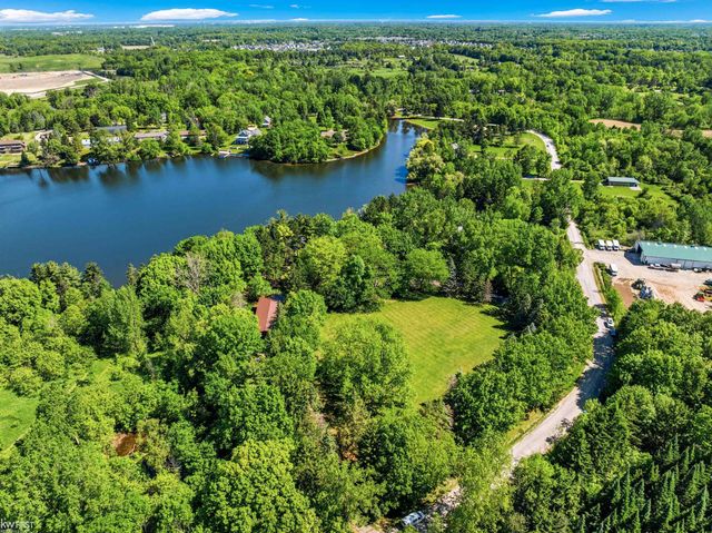 9220 Creekwood Lake Trail, Grand Blanc, MI 48439