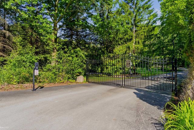 9220 Creekwood Lake Trail, Grand Blanc, MI 48439